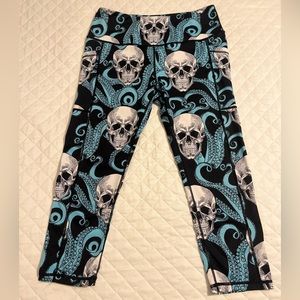 CVG Skull Print Capri Leggings Size M